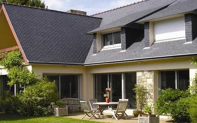 demoussage-toiture-ardoise-mur-c